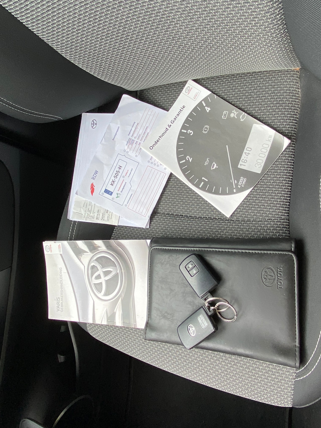 Toyota Yaris - 1.5 Hybrid Dynamic Zeer lage km's - Keyless entry - Navigatie - Cruise controle