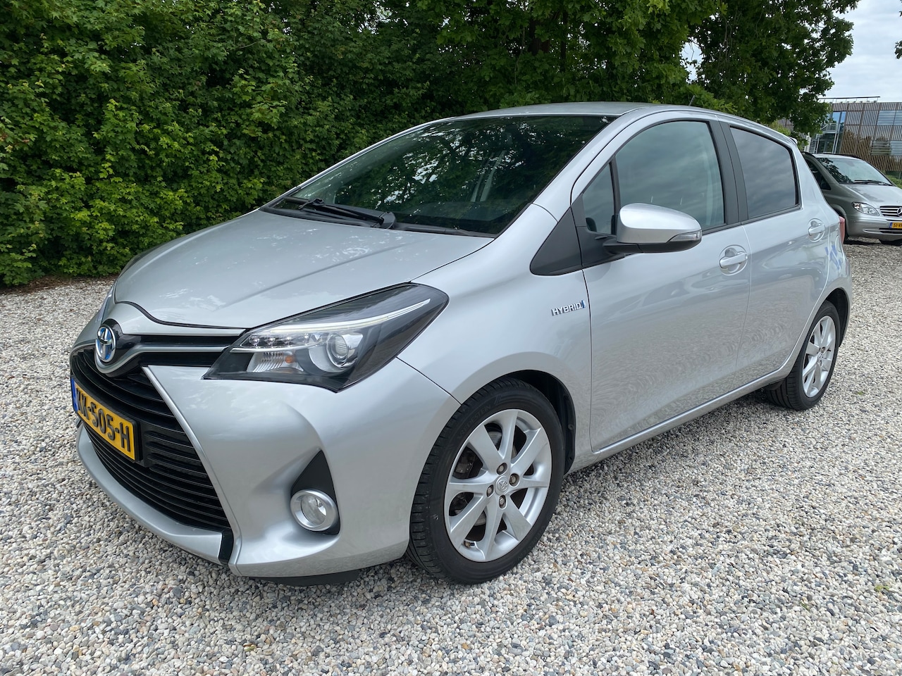 Toyota Yaris - 1.5 Hybrid Dynamic Zeer lage km's - Keyless entry - Navigatie - Cruise controle - AutoWereld.nl