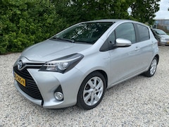 Toyota Yaris - 1.5 Hybrid Dynamic Zeer lage km's - Keyless entry - Navigatie - Cruise controle