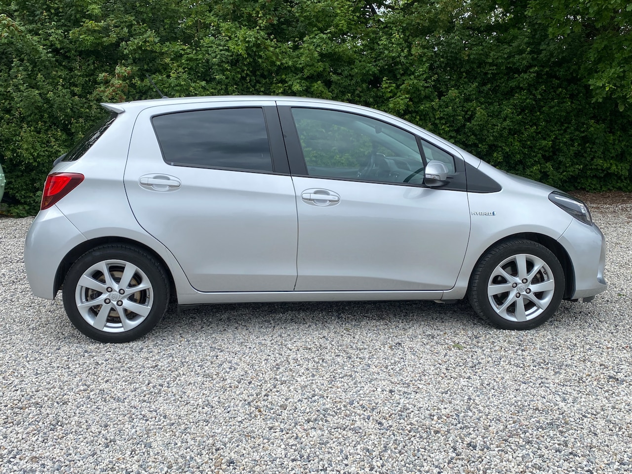 Toyota Yaris - 1.5 Hybrid Dynamic Zeer lage km's - Keyless entry - Navigatie - Cruise controle