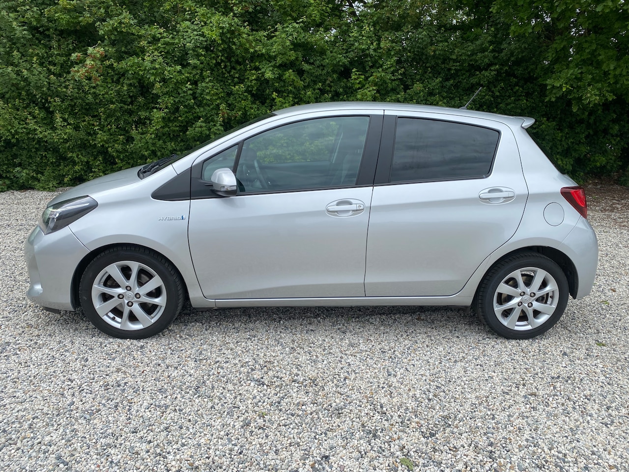 Toyota Yaris - 1.5 Hybrid Dynamic Zeer lage km's - Keyless entry - Navigatie - Cruise controle