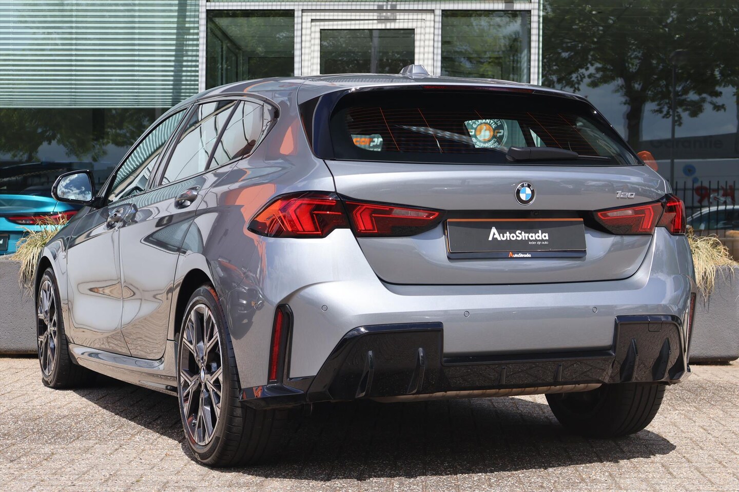 BMW 1-serie - (f70) 120 M-SPORT 150pk AUT I Carplay I Harman Kardon I Navi I DAB I Sfeerverlichting - AutoWereld.nl