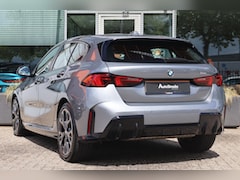 BMW 1-serie - (f70) 120 M-SPORT 150pk AUT I Carplay I Harman Kardon I Navi I DAB I Sfeerverlichting