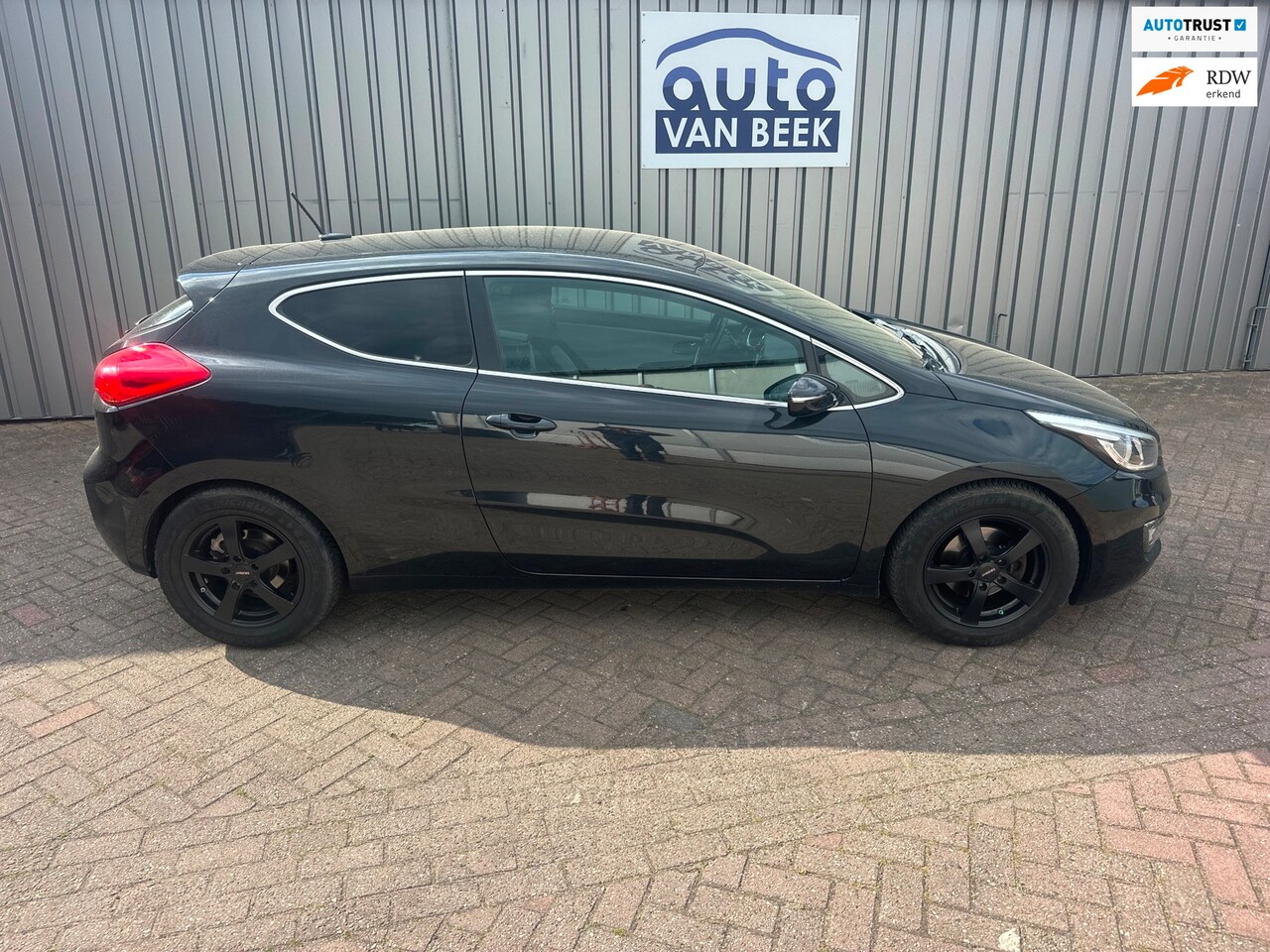 Kia Pro cee'd - 1.6 GDI BusinessLine 1.6 GDI BusinessLine - AutoWereld.nl