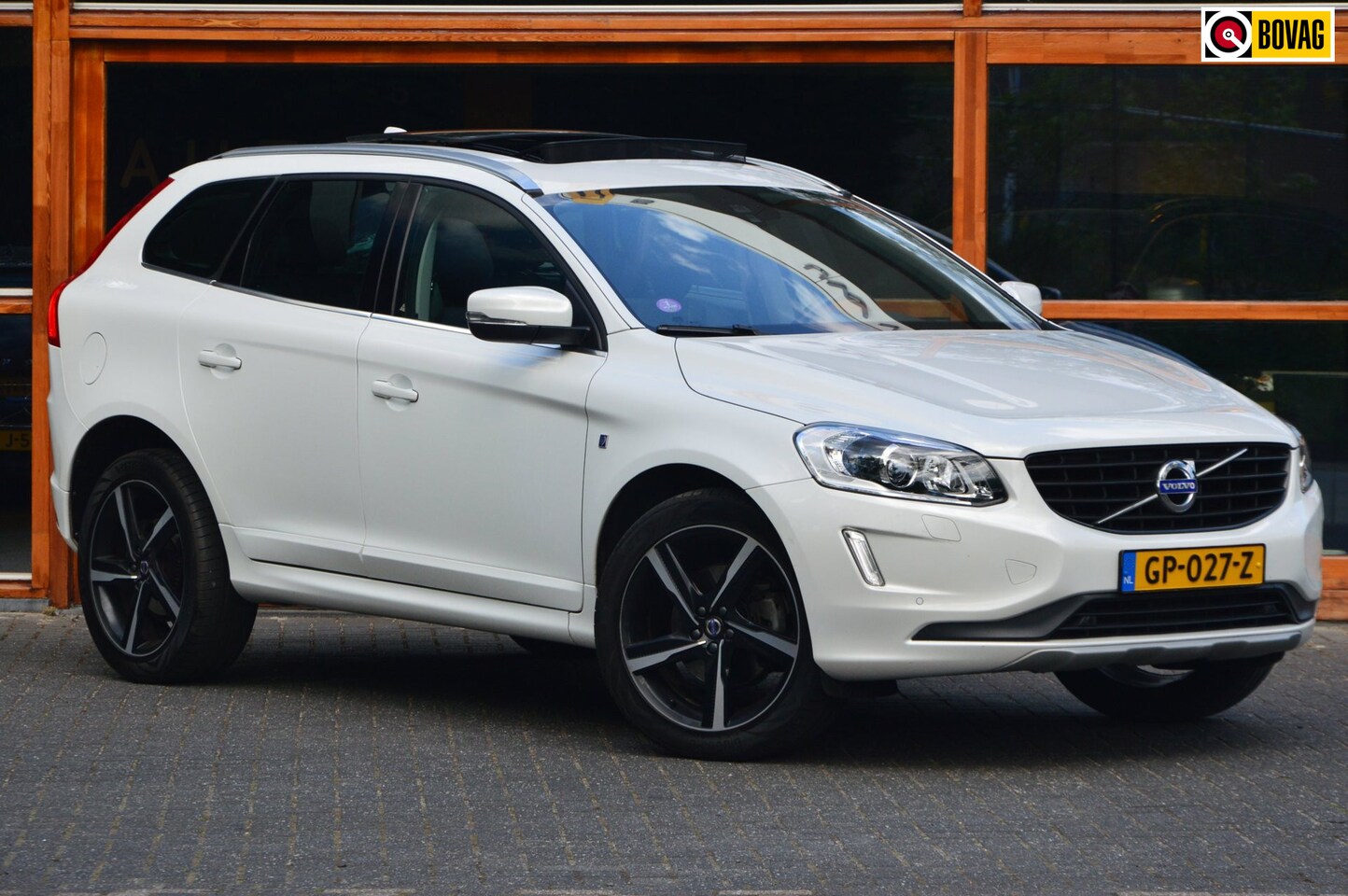 Volvo XC60 - T5 Ocean Race | Panoramadak | Camera | Volvo on call | Dealeronderhouden - AutoWereld.nl