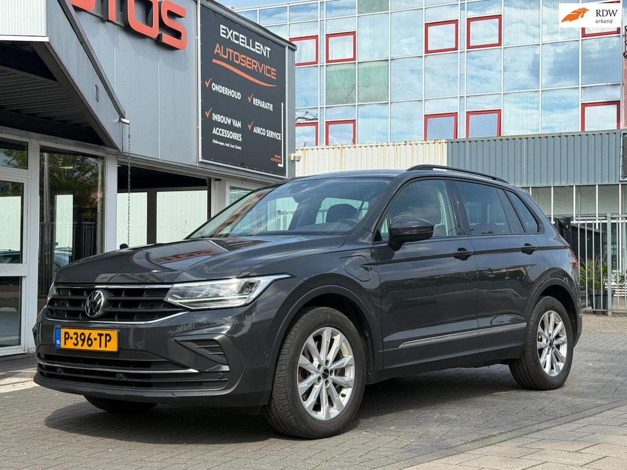 Volkswagen Tiguan - 1.4 TSI eHybrid Business+ - AutoWereld.nl