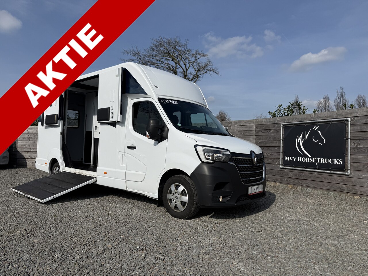 Renault Master - | HORSETRUCK | MTM | STALLION 5XL | 2023 | HENGST | DUB CAB | 165PK | 5-SEAT | MANUEL | L3 - AutoWereld.nl