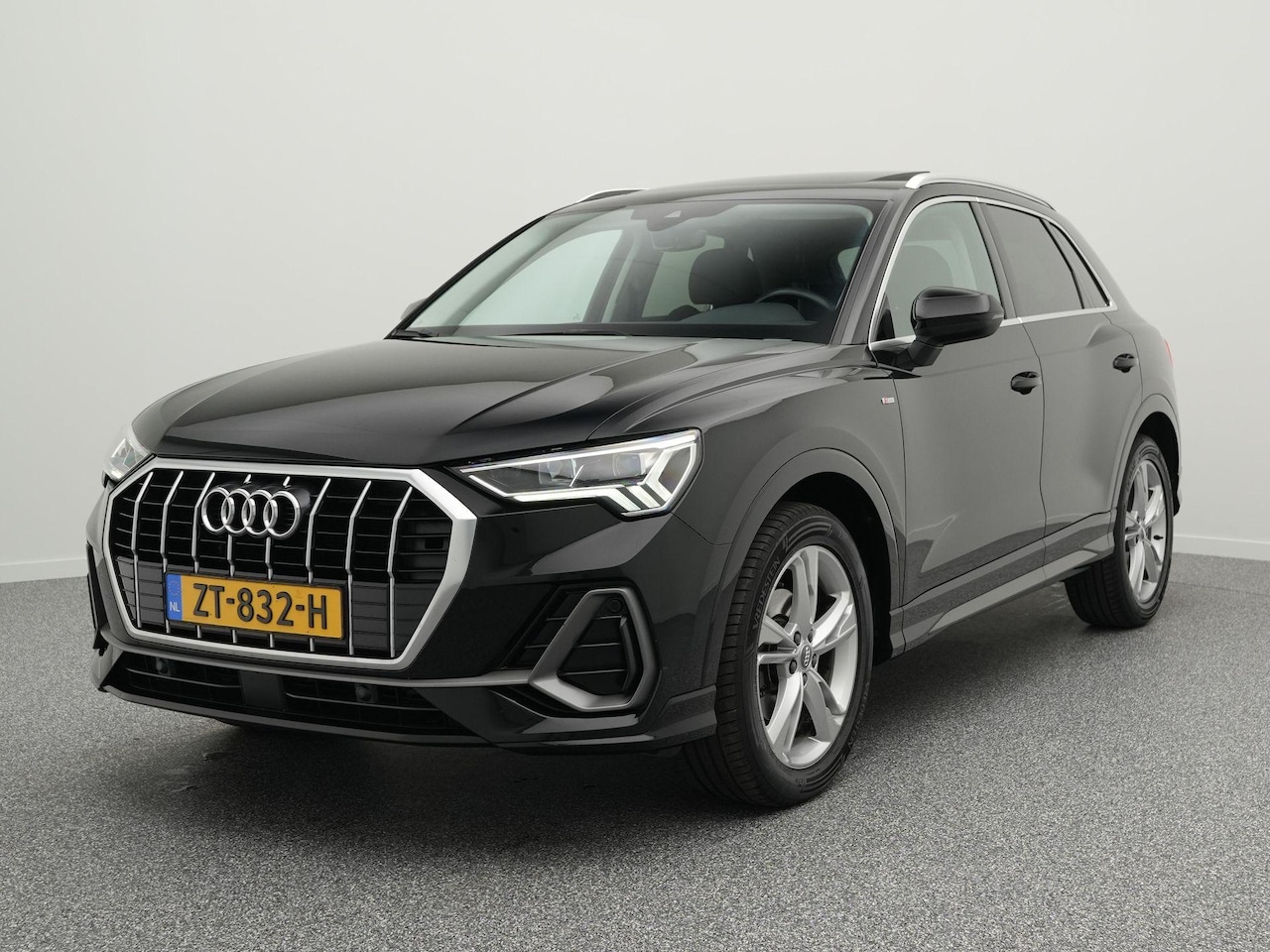 Audi Q3 - S-Line 35 TFSI 150 PK | LED | Panoramadak | Trekhaak | Achteruitrijcamera | Stoelverwarmin - AutoWereld.nl