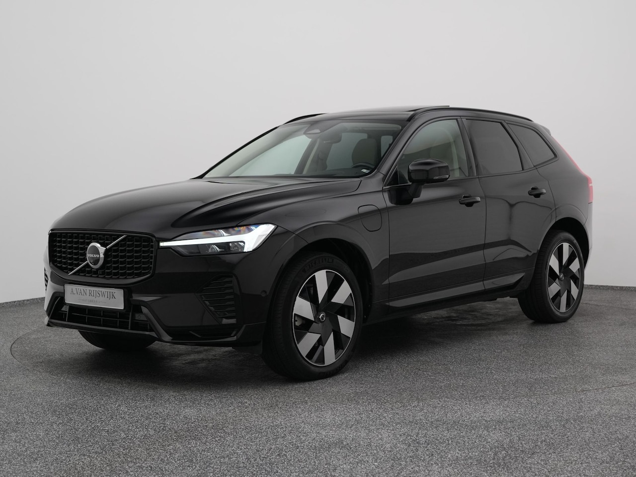 Volvo XC60 - 2.0 T6 Plug-in hybrid AWD Ultimate Dark Long Range | PANO | 360° | H&K | HUD | STOEL- EN S - AutoWereld.nl