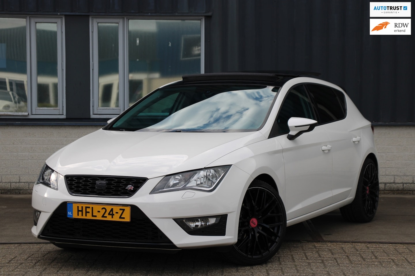 SEAT Leon - 1.4 TSI FR Dynamic Pano DCC Stoelverw Cruise H-Leder PDC BT 6-Bak - AutoWereld.nl