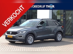 Volkswagen T-Roc - 1.5 TSI Style Door ons geleverd en onderhouden, LED verlichting, privacy glas, navigatie,