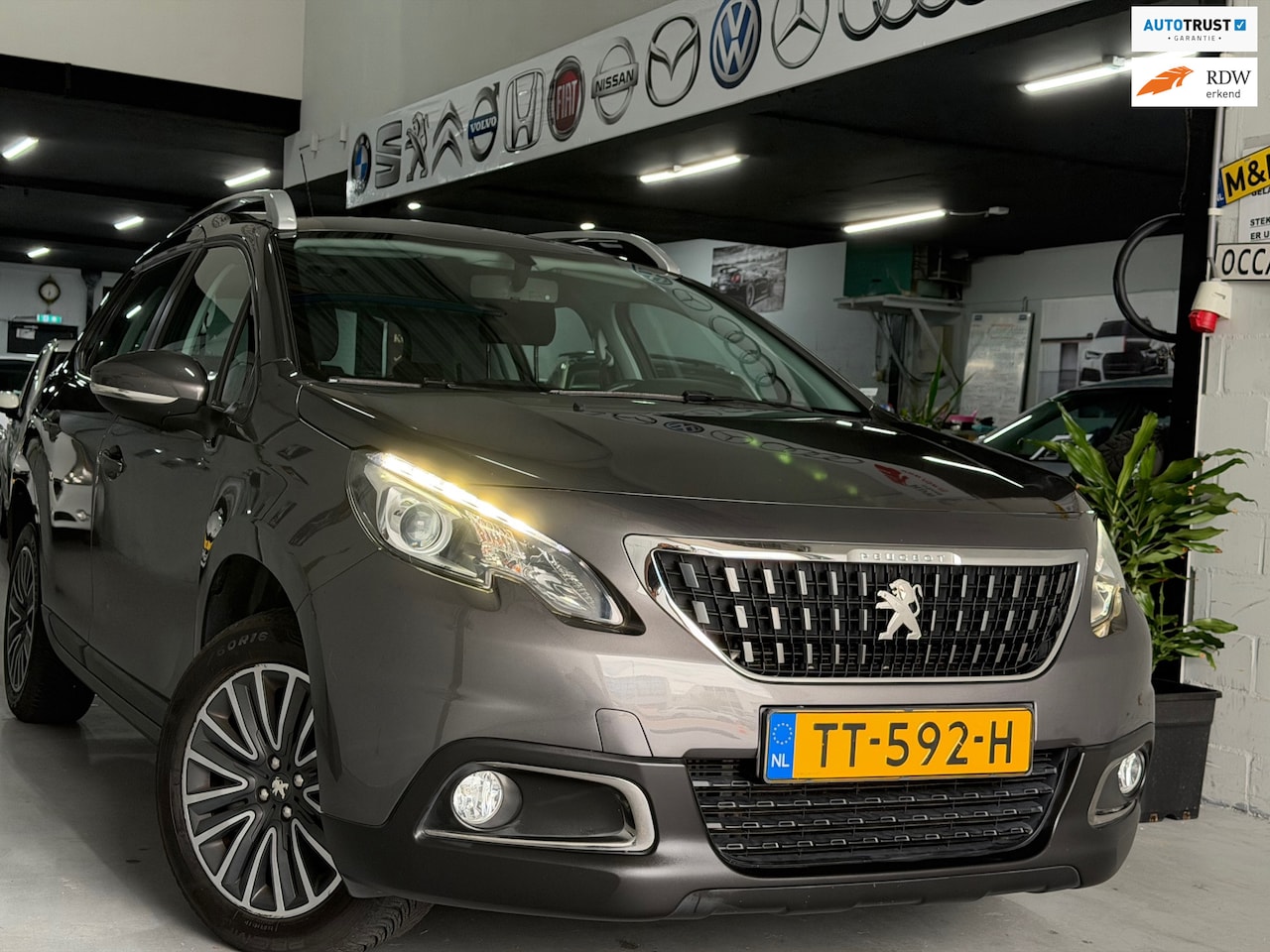 Peugeot 2008 - 1.2 PureTech Active/ AUTOMAAT/ 3e EIG/ dealeronderhouden/ 1jaar apk/ navi/ pdc/ zeer netto - AutoWereld.nl