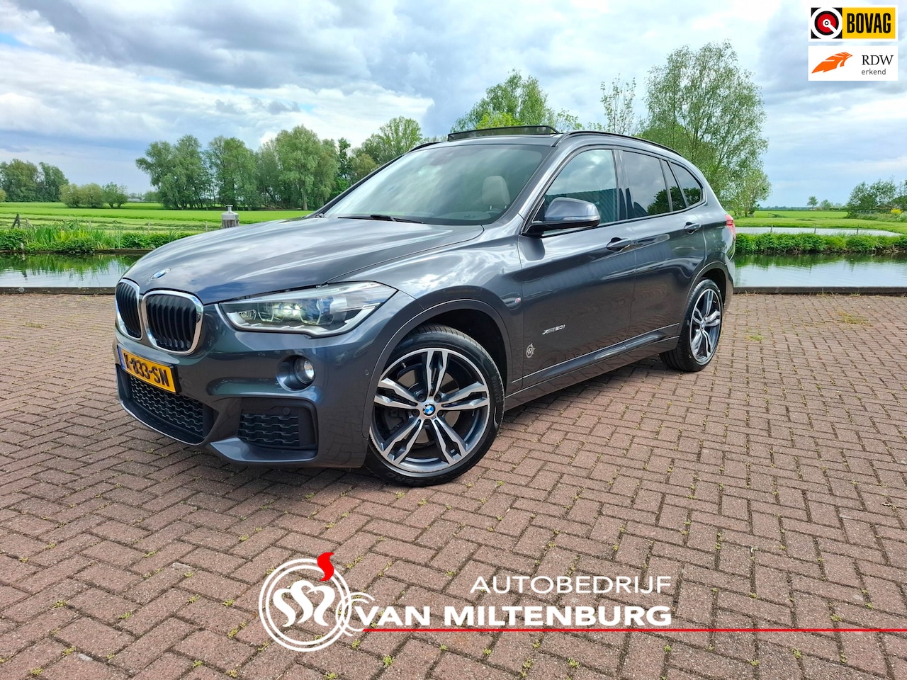 BMW X1 - XDrive20i High Executive Leer Pano dak Apple carplay Android Stoelverwarming PDC v+a Camer - AutoWereld.nl