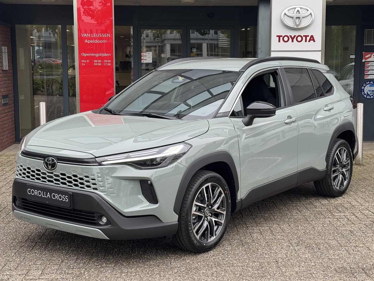 Toyota Corolla Cross - 2.0 Hybrid 180 DYNAMIC NIEUW DIRECT LEVERBAAR! BLIND SPOT STOEL/STUURVERW KEYLESS 18'' LM- - AutoWereld.nl