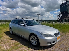 BMW 5-serie Touring - 520i station *leer* nieuwe apk* navigatie* LCI facelift