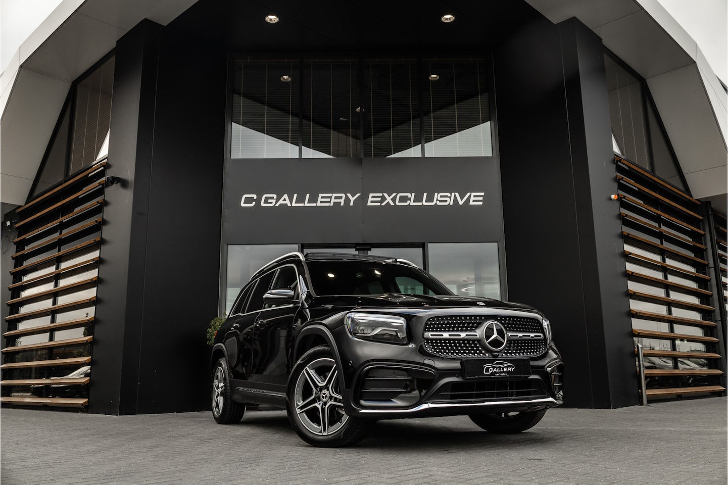 Mercedes-Benz GLB - 180 Business Solution AMG 7p. - Panorama | Memory | Carbon | Alcatanra | Stoelverwarming - AutoWereld.nl