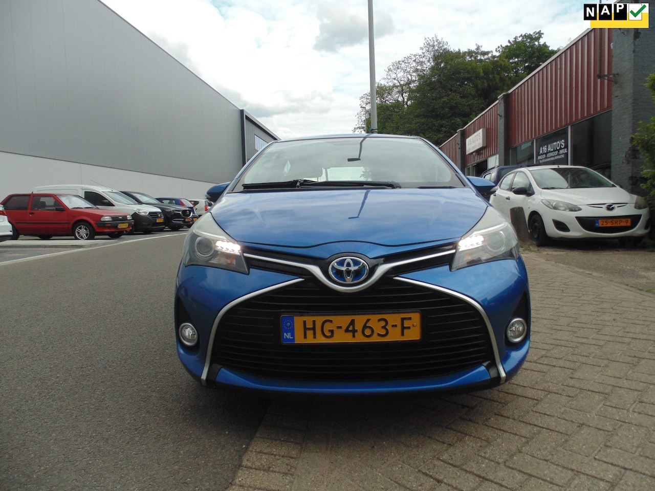 Toyota Yaris - 1.5 Hybrid Lease MET NAVI CAMERA TREKHAAK AIRCO - AutoWereld.nl