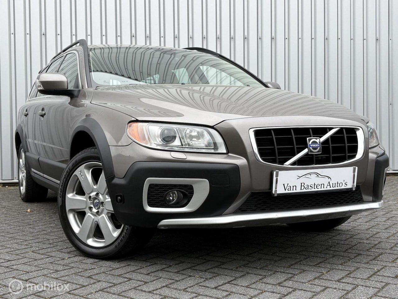 Volvo XC70 - 3.2 AWD Summum | Aut | Leder | 238pk | Youngtimer | Trekhaak | Xenon | Volledige historie - AutoWereld.nl