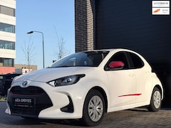 Toyota Yaris - 1.5 VVT-i Dynamic | Slechts 9.050 km | Bouwjaar 2021 | Cruise control | Navigatie | Camera