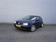 Volkswagen Golf - 1.6