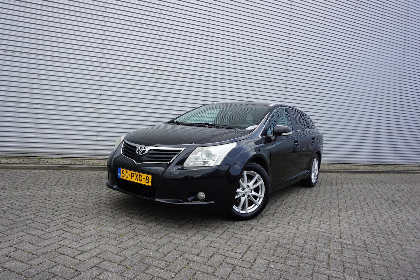 Toyota Avensis Wagon - 2.0 VVTi Business AUTOMAAT - Climate / Cruise / Camera / Leder / Elektr. ramen / Lm velgen - AutoWereld.nl