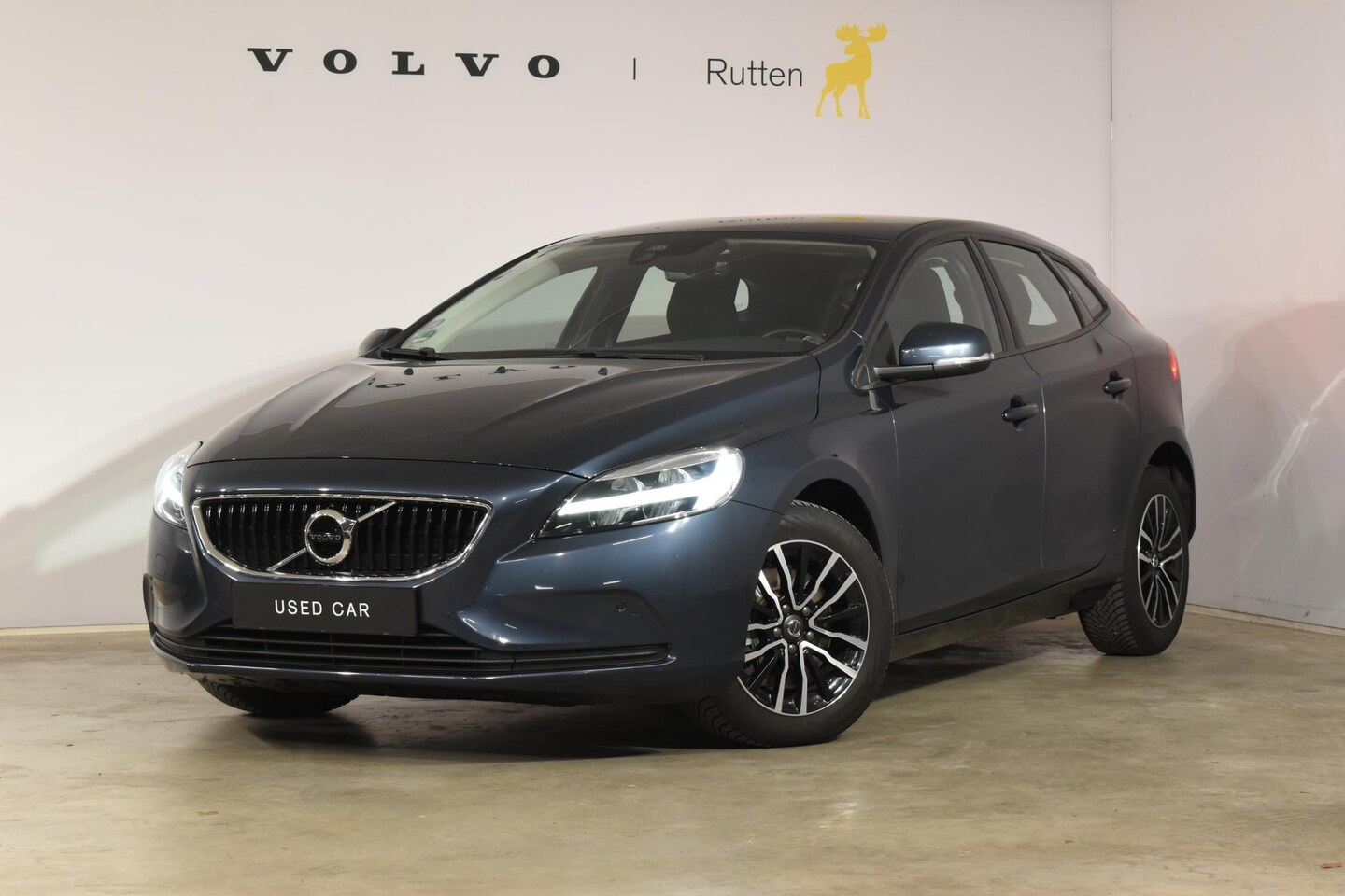 Volvo V40 - T2 122PK Automaat Inscription / Navigatie / Stoelverwarming / Achteruitrijcamera / LED kop - AutoWereld.nl