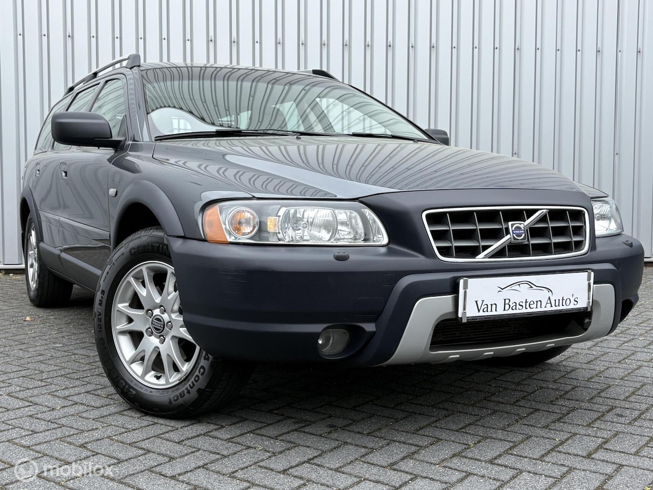 Volvo XC70 - 2.5 T AWD Momentum | Aut | 210pk | Youngtimer | Xenon | Trekhaak | Volledige historie | - AutoWereld.nl