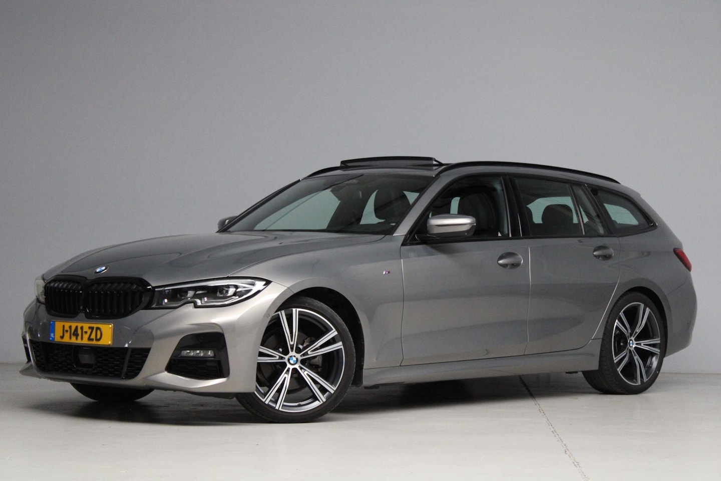 BMW 3-serie Touring - 320i M-sport Individual | panoramadak | adap. cruise | 360 camera | copilot pack | oxidgra - AutoWereld.nl