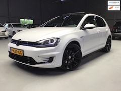 Volkswagen Golf - 1.4 TSI GTE I Pano I Camera I Stoelverw I Navi I Dode Hoek I Led I 19inch I Getint Glas I