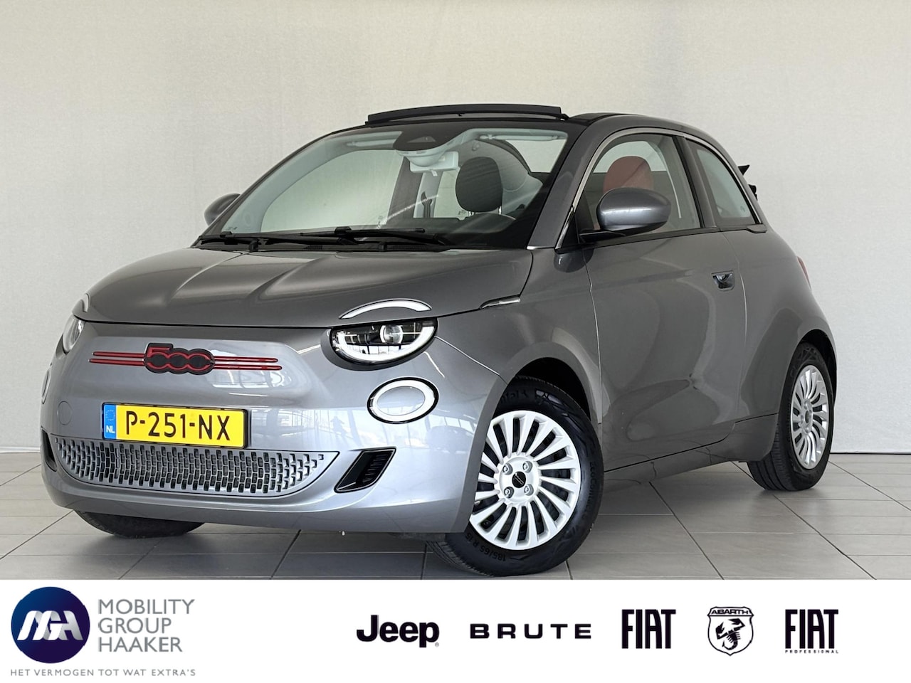 Fiat 500 C - Elektrisch Cabrio RED Edition | Apple-Android | Navigatie | Parkeersensoren | Climate Cont - AutoWereld.nl