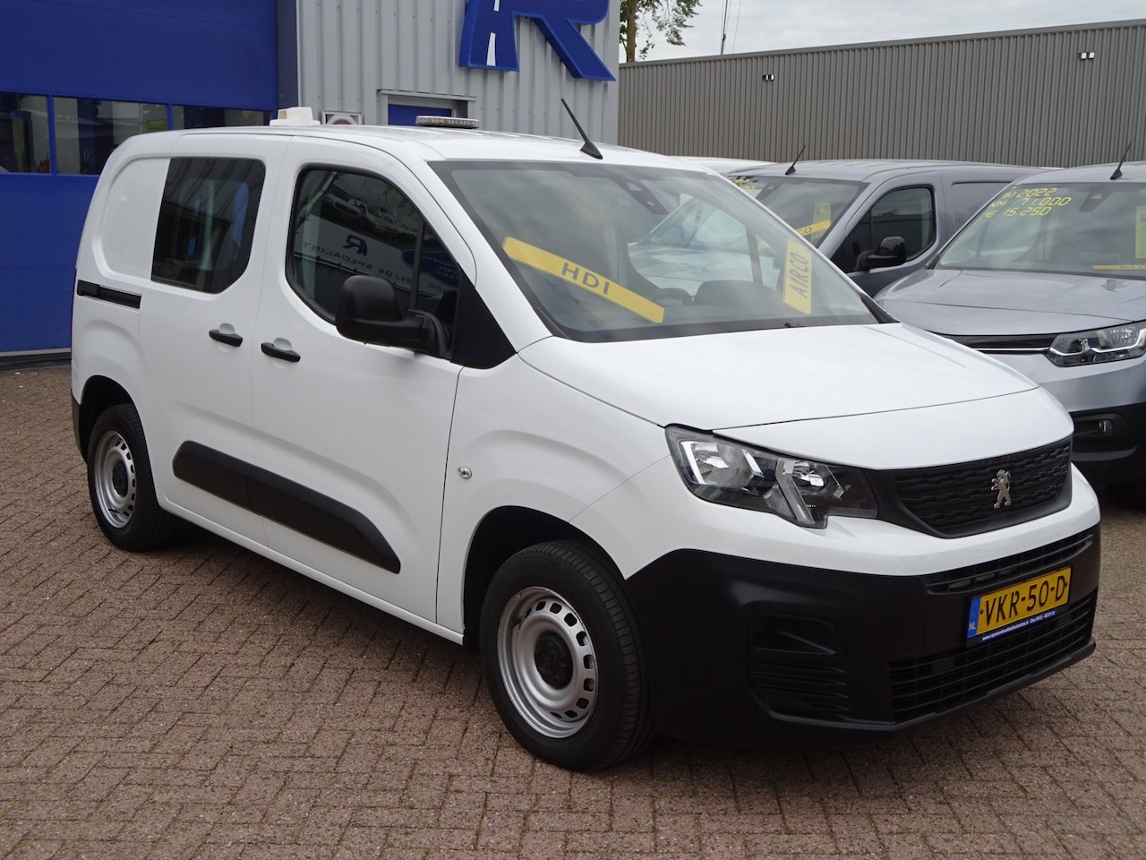 Peugeot Partner - 1.5 BlueHDI Pro AIRCO SCHUIFDEUR LAGE KILOMETERSTAND - AutoWereld.nl
