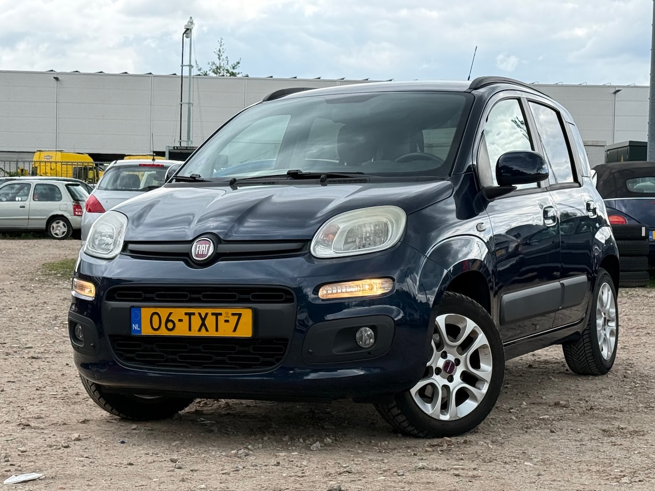 Fiat Panda - 0.9 TwinAir Lounge/ZEER ZUINIG/ INTERIEUR IN KLEUR - AutoWereld.nl