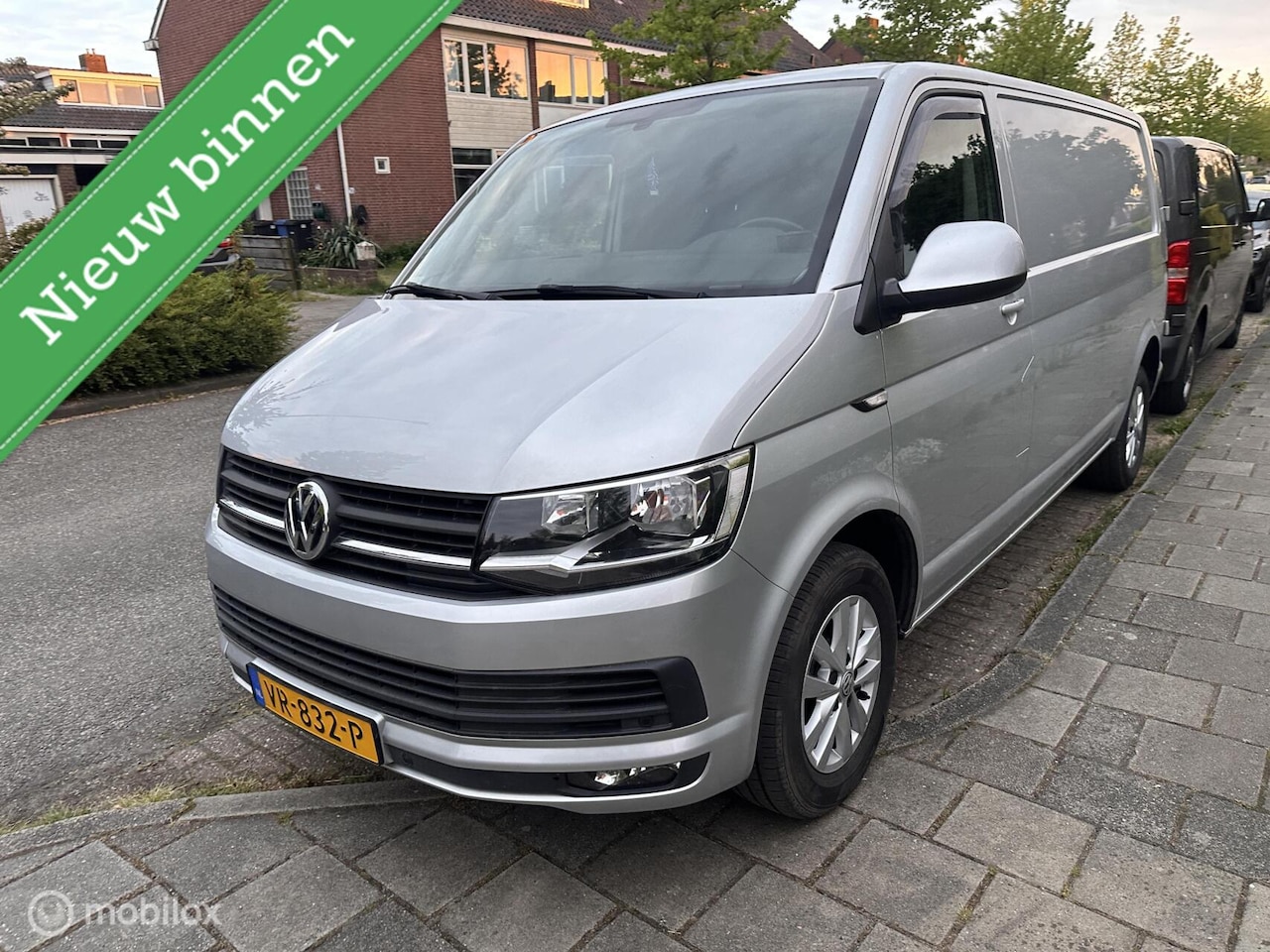 Volkswagen Transporter - 2.0 TDI L2H1 2.0 TDI L2H1 - AutoWereld.nl