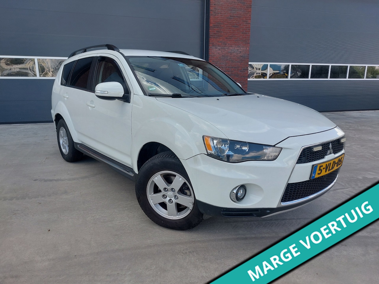 Mitsubishi Outlander - 2.2 DI-D Intense VAN 4WD Airco BTW Vrij - AutoWereld.nl