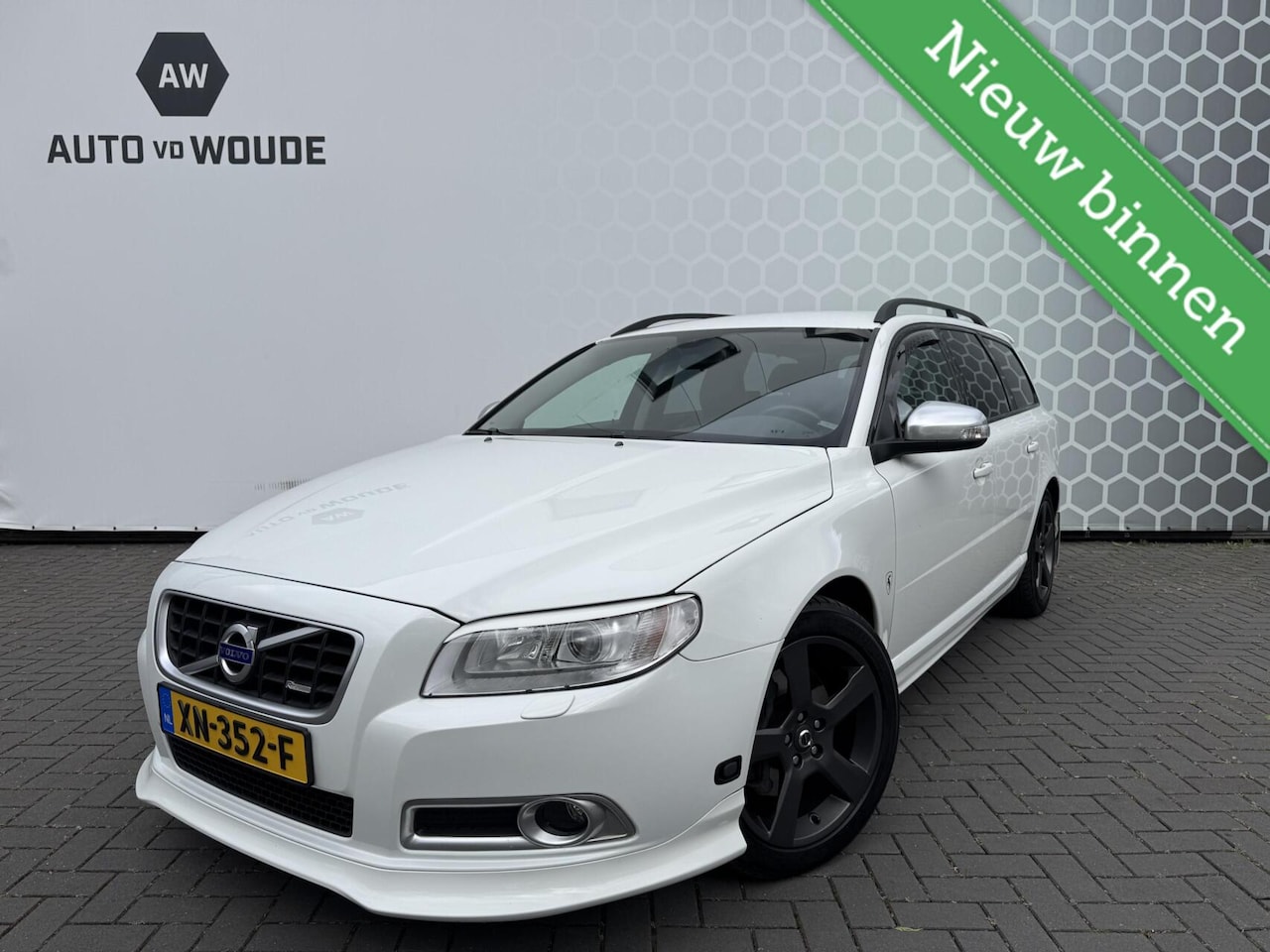Volvo V70 - 2.5T Summum Leer Xenon R design Trekhaak Stoelverwarming - AutoWereld.nl