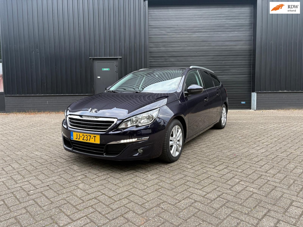 Peugeot 308 SW - 1.2 PureTech Blue Lease Executive NW APK, NAP - AutoWereld.nl