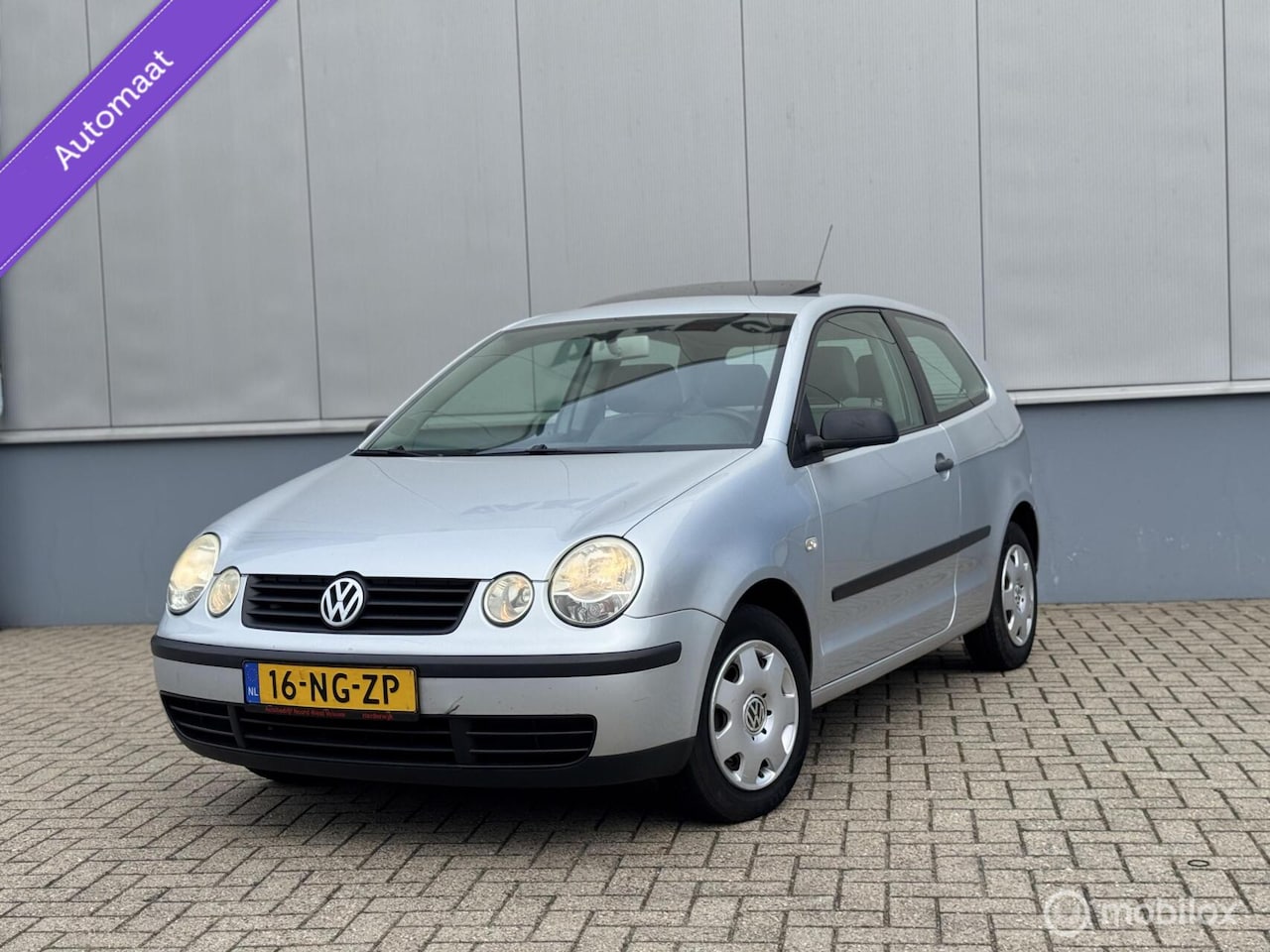 Volkswagen Polo - 1.4 Highline Automaat/ Pano / Trekhaak - AutoWereld.nl