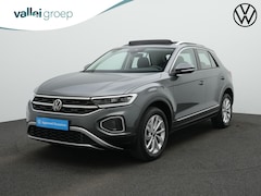 Volkswagen T-Roc - 1.5 TSI 150 pk DSG Style | Panoramadak | Stuur-/stoelverwarming | Achteruitrijcamera | Ada