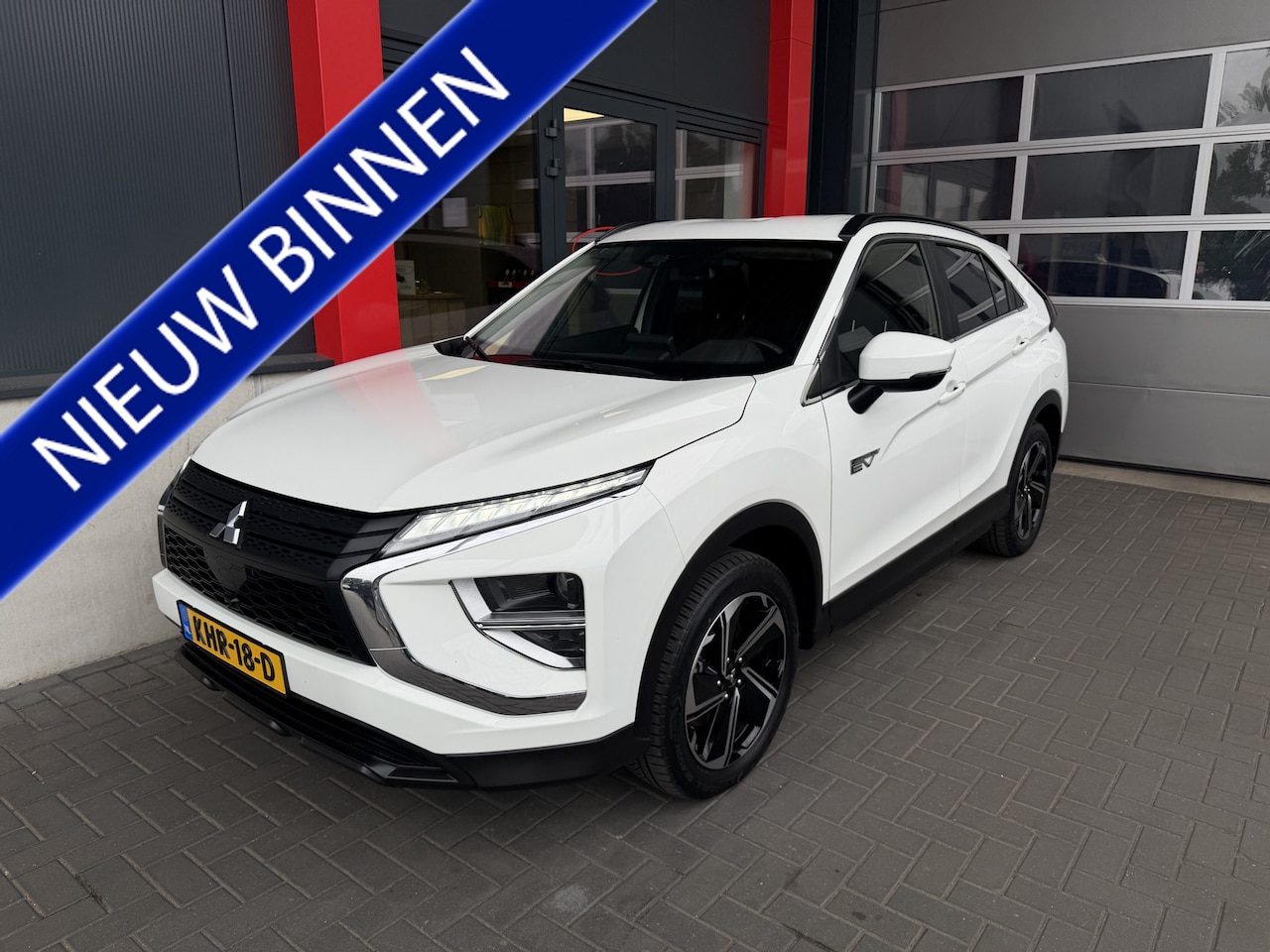 Mitsubishi Eclipse Cross - 2.4 PHEV Intense+ 8 Jaar fabrieksgarantie / Dealer Onderhouden / Stoelverwarming / Achteru - AutoWereld.nl