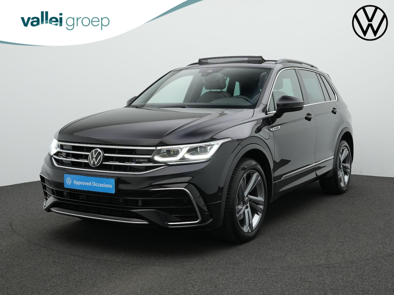 Volkswagen Tiguan - 1.4 TSI eHybrid 245 pk DSG R-Line Business | Panoramadak | Standkachel | LED koplampen | A - AutoWereld.nl