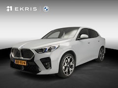 BMW iX2 - eDrive20 | M-Sportpakket | LED | HUD | Active cruise | Panoramadak | Stoelverwarming | Key