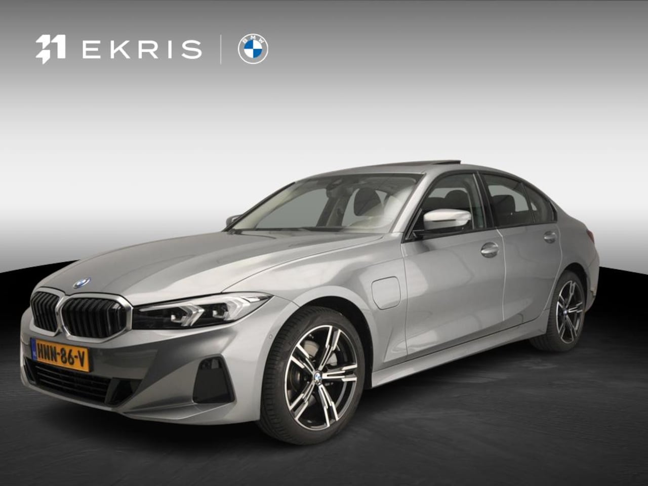 BMW 3-serie - Sedan 330e | LED | HUD | Schuifdak | Stoelverwarming | Surround view | DAB | Alu 18 inch - AutoWereld.nl