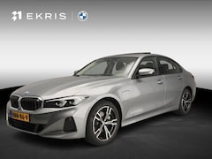 BMW 3-serie - Sedan 330e | LED | HUD | Schuifdak | Stoelverwarming | Surround view | DAB | Alu 18 inch
