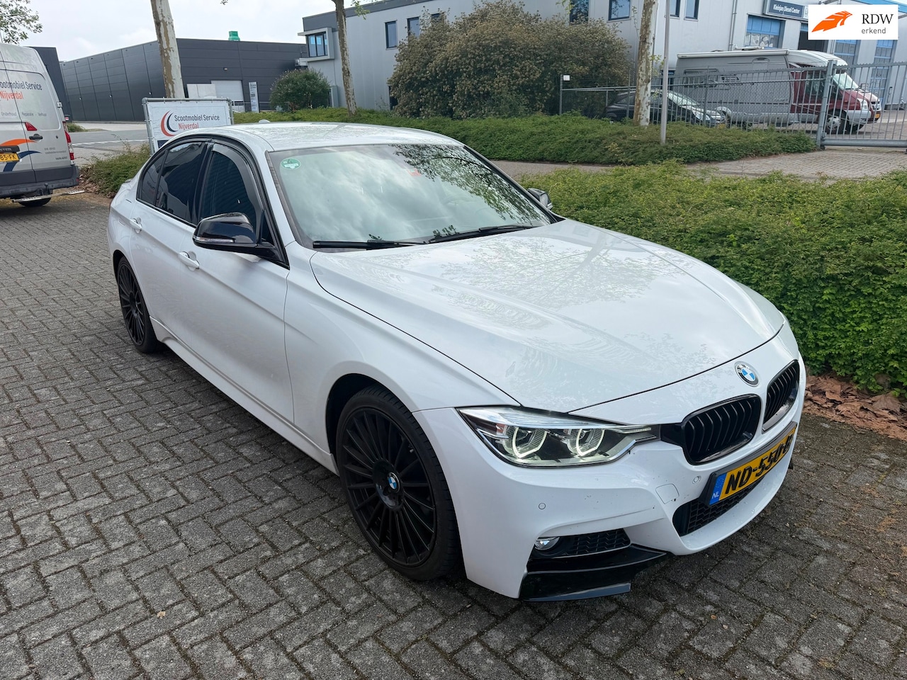 BMW 3-serie - 330e|M-pakket|flippers|lederen interieur|B48 motor|87SOH|Cruise|PDC|Topstaat - AutoWereld.nl