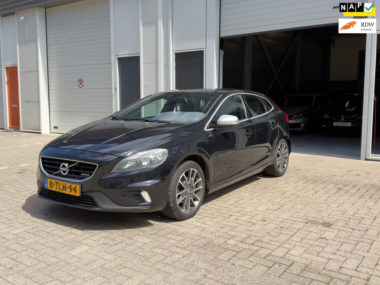 Volvo V40 - 1.6 D2 R-Design 1.6 D2 R-Design - AutoWereld.nl
