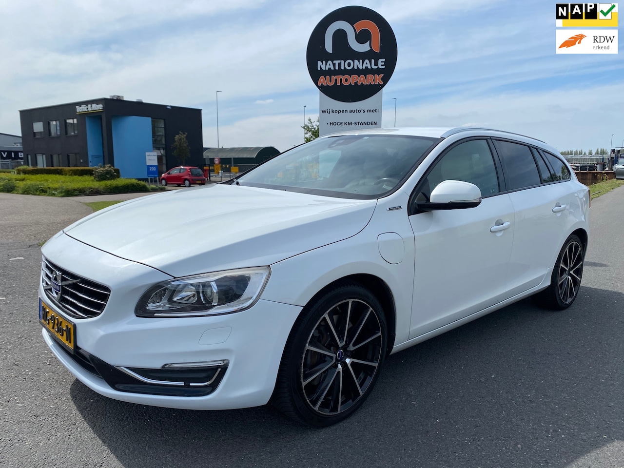 Volvo V60 - 2015 * 2.4 D5 Twin Engine Special Edition *APK * EXPORT & HANDEL ONLY! - AutoWereld.nl