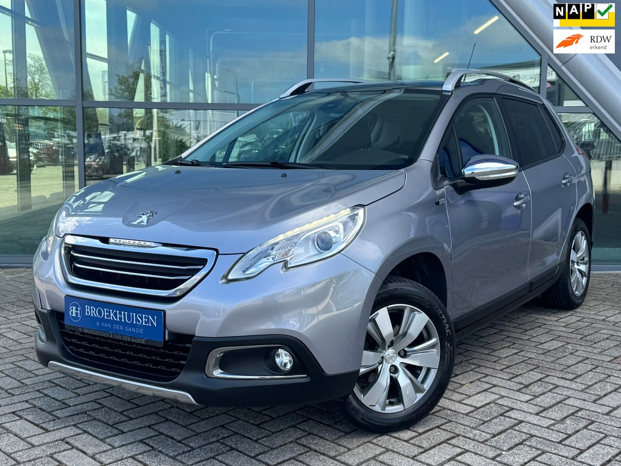 Peugeot 2008 - 1.2 PureTech Style Panoramadak / Trekhaak / Cruise Control - AutoWereld.nl