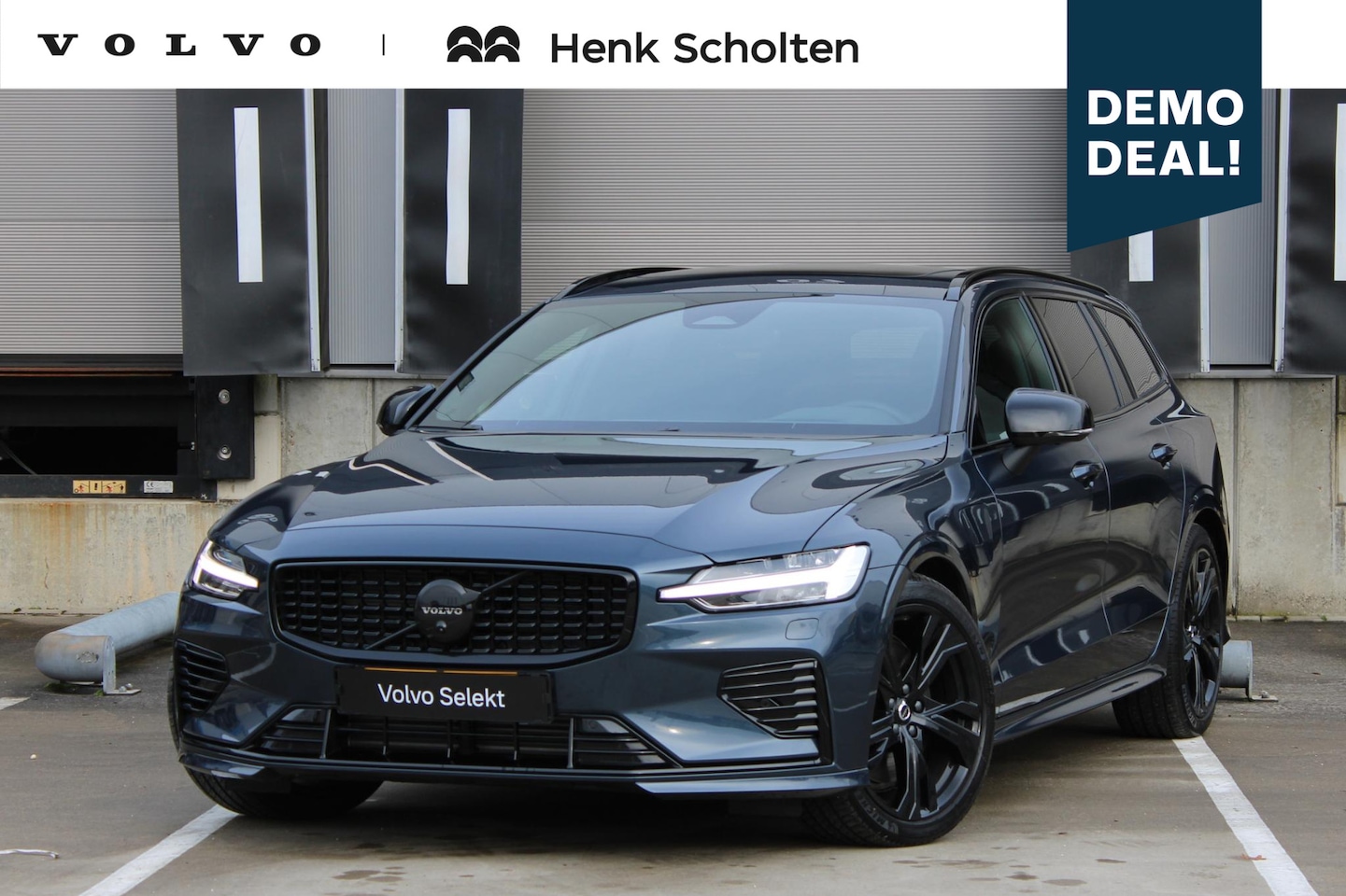 Volvo V60 - T6 Plug-in hybrid AWD Ultra Dark | Panoramadak | Verwarmbare voorstoelen, achterbank en st - AutoWereld.nl