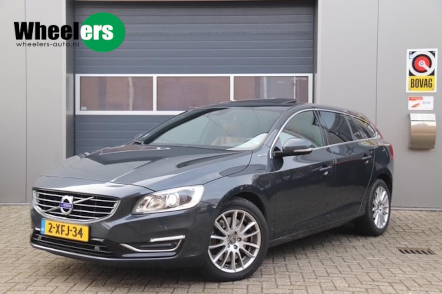 Volvo V60 - 2.4 D6 AWD Plug-In Hybrid Summum 2.4 D6 AWD Plug-In Hybrid Summum, Stoelverwarming, Schuifdak, Trekhaak - AutoWereld.nl