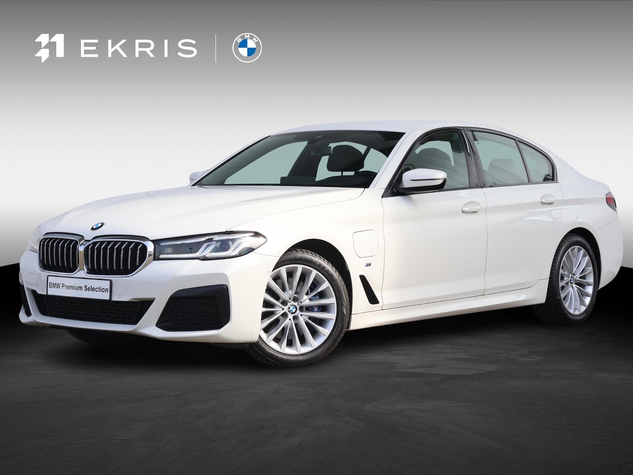 BMW 5-serie - 530e High Executive / M-Sportpakket / Comfort Stoelen / Trekhaak / - AutoWereld.nl